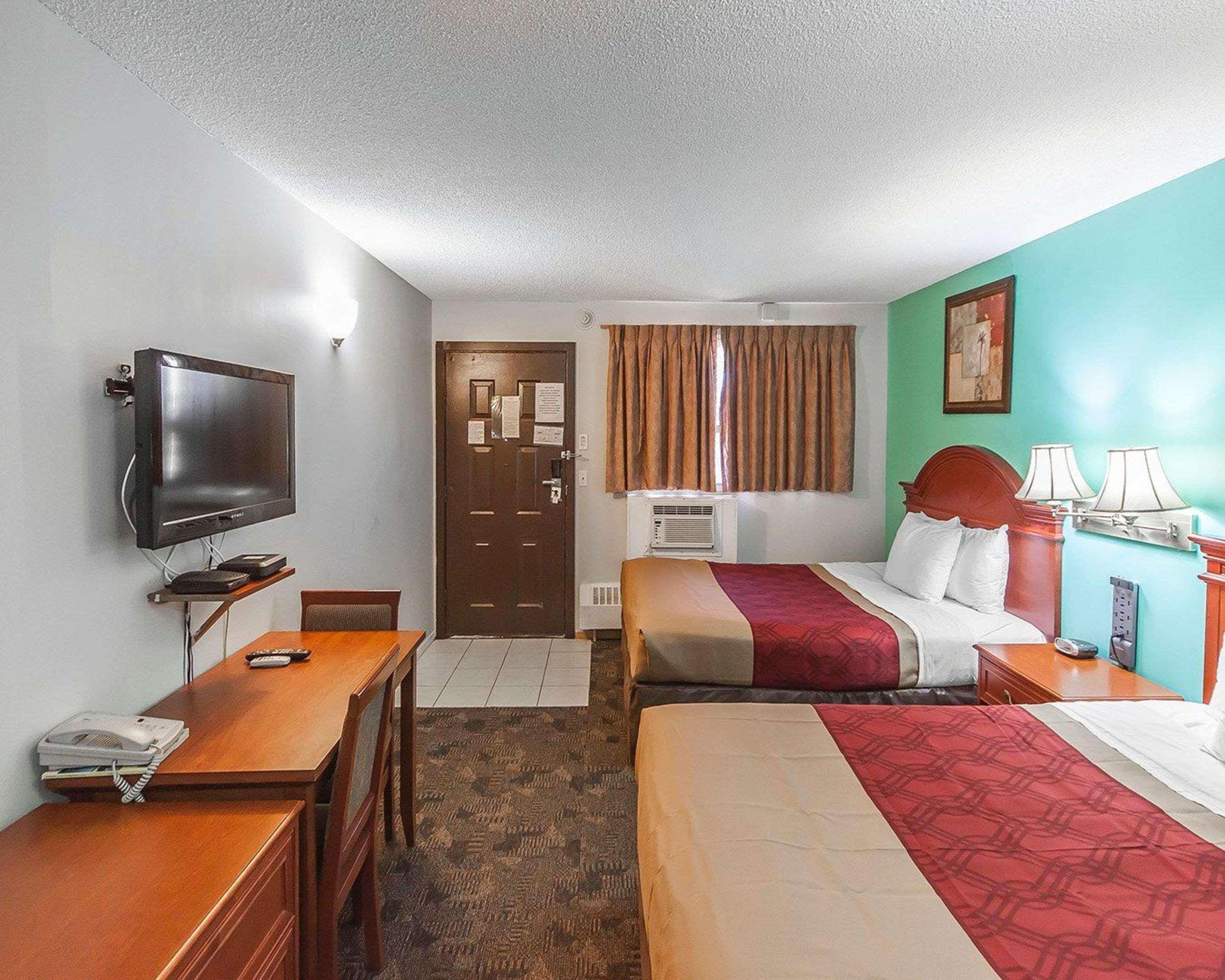 Econo Lodge Inn & Suites Drumheller Exterior photo