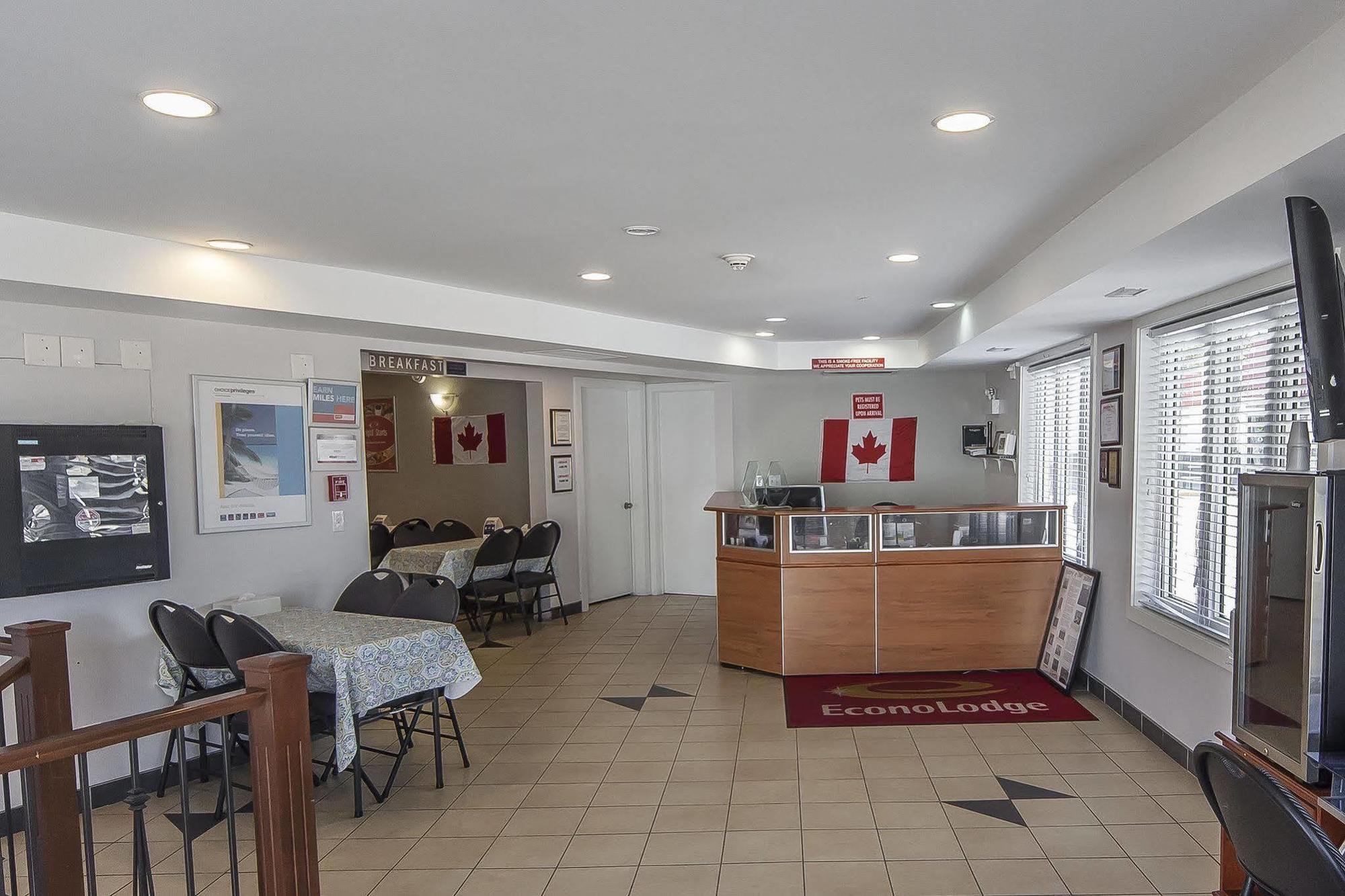 Econo Lodge Inn & Suites Drumheller Exterior photo