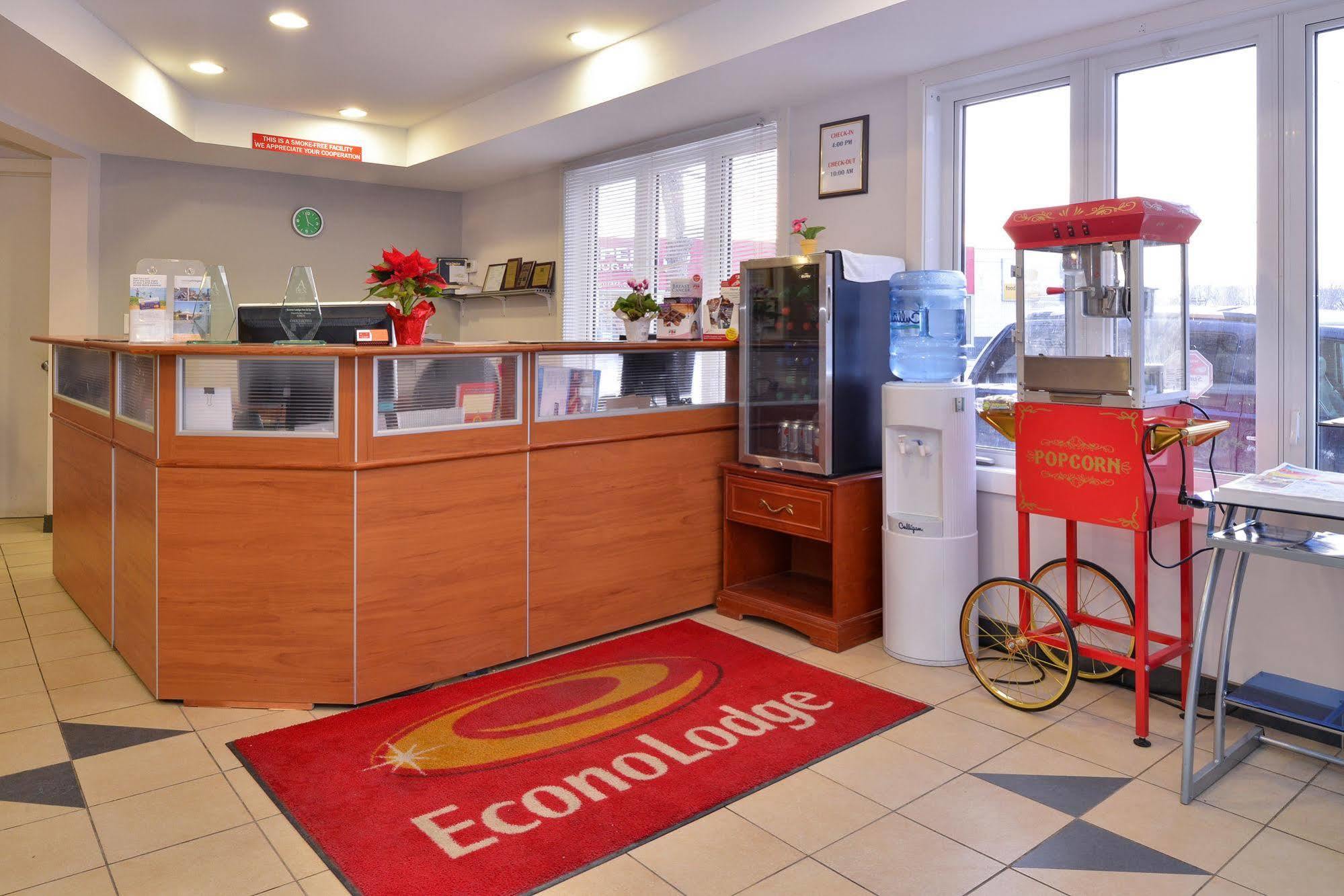Econo Lodge Inn & Suites Drumheller Exterior photo