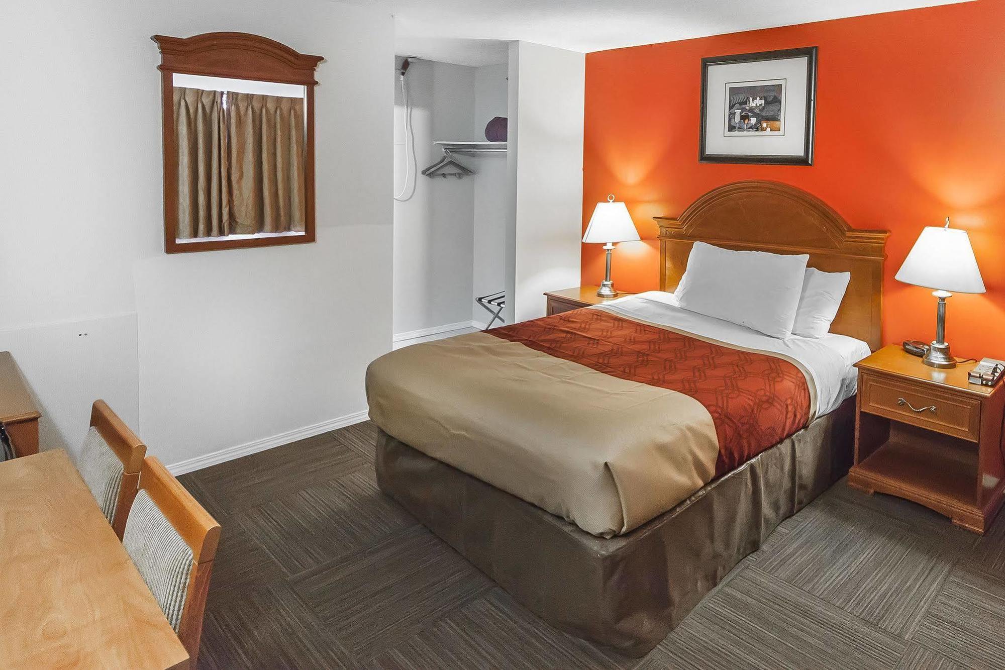 Econo Lodge Inn & Suites Drumheller Exterior photo